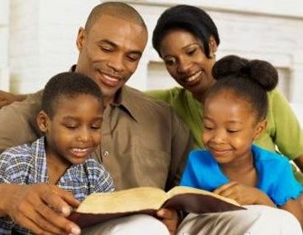 belajar firman Tuhan bersama keluarga Copy