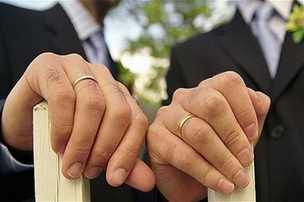 Imam dari Gereja Inggris Mengundurkan Diri untuk melakukan Pernikahan Sesama Jenis