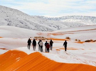Ketiga Kalinya dalam 4 Dekade, Salju Turun di Gurun Sahara