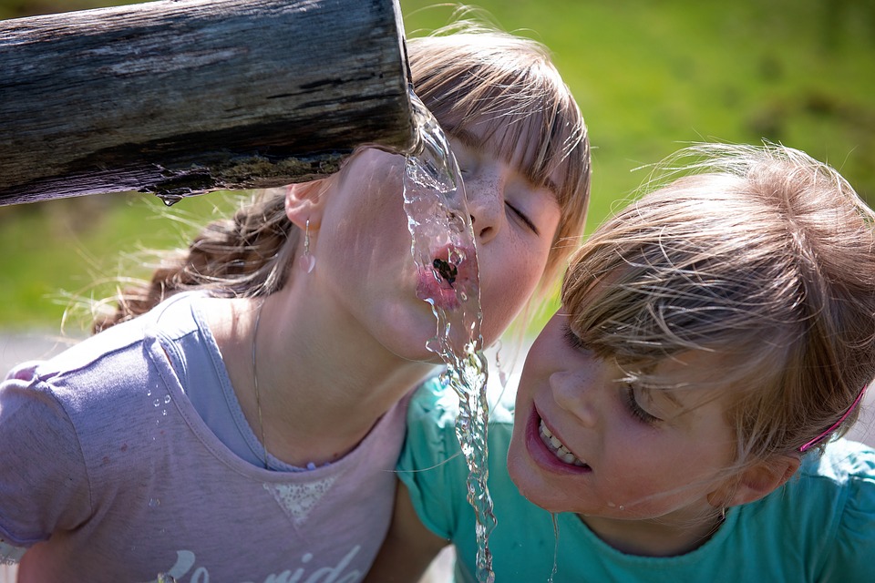 Air Putih Bisa Jadi Minuman Paling Bermanfaat Bagi Perkembangan Otak Anak