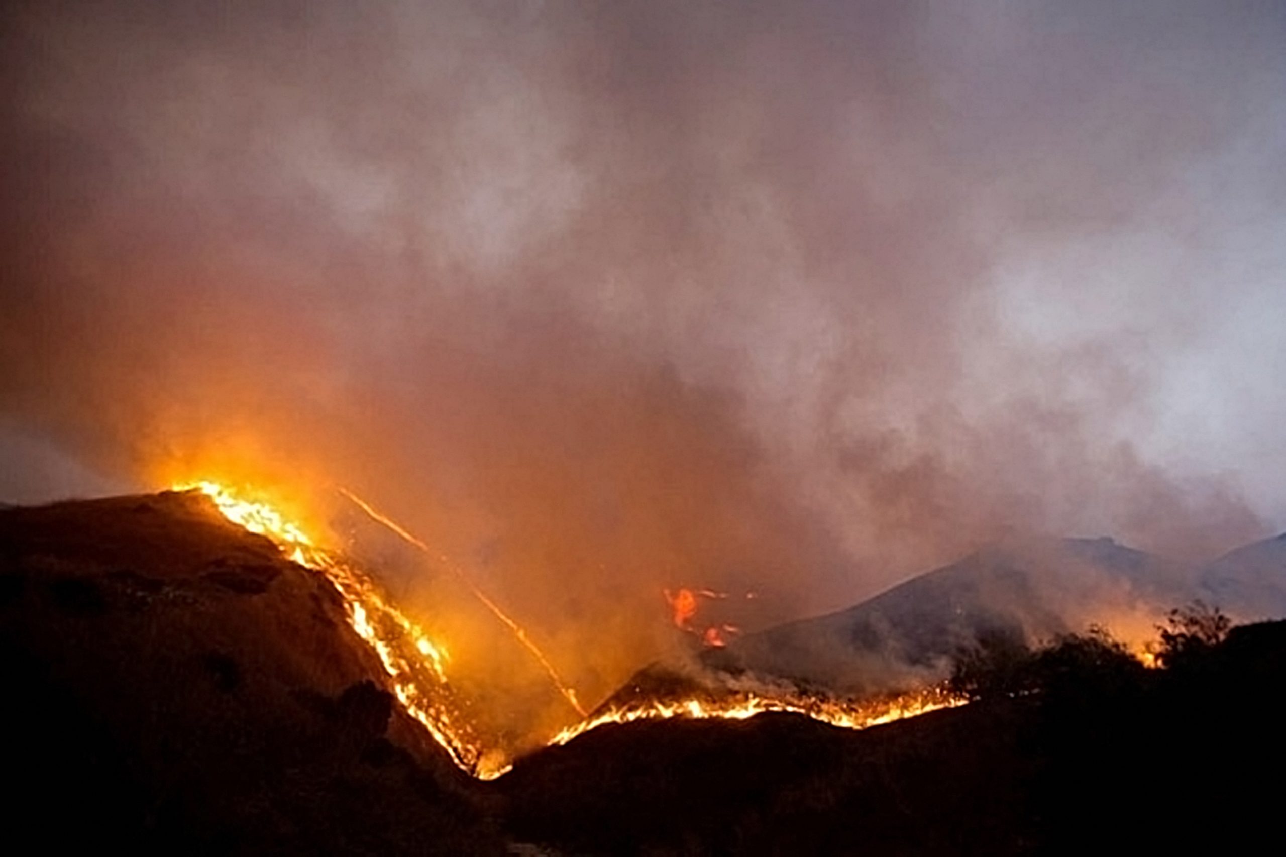 Kebakaran Hutan Dahsyat Landa California, Hampir 100 Ribu Dievakuasi