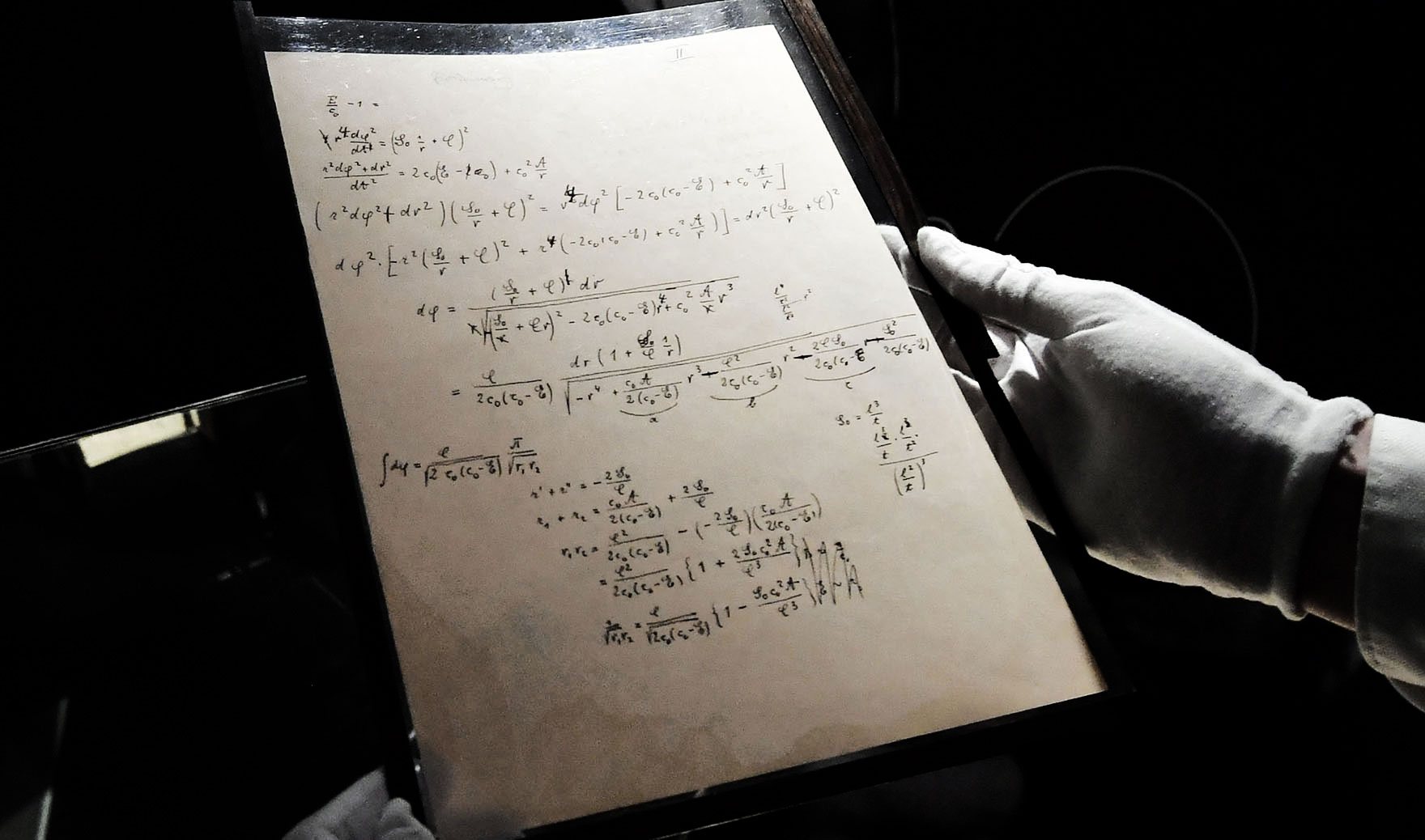 Coretan Einstein saat merumuskan teori relativitas laku dijual Rp176 miliar