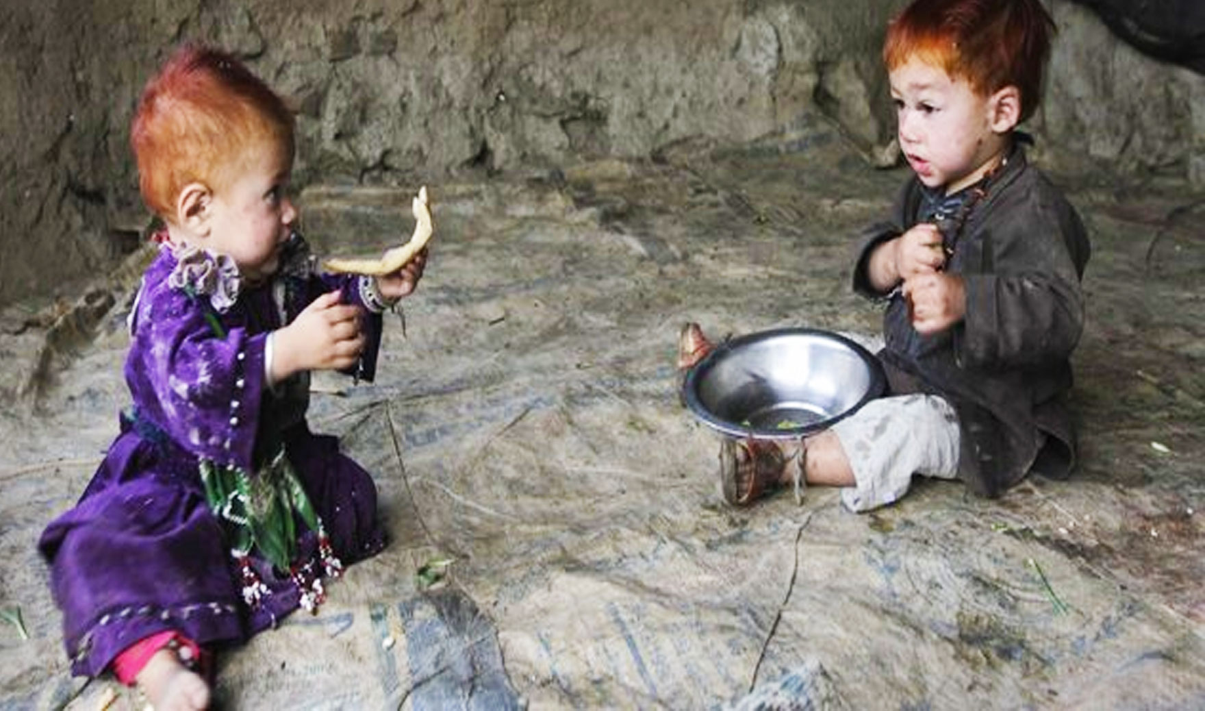 Bayi-bayi Afghanistan kelaparan akibat krisis, rumah sakit kesulitan – ‘Rasanya seperti di neraka’